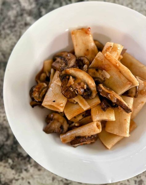 Balsamic Mushroom Pasta Balsamic Mushroom Pasta, Balsamic Pasta Sauce, Superfood Salad Recipe, Balsamic Mushroom, Pasta Recipe Easy, Balsamic Pasta, Creamy Garlic Pasta, Balsamic Mushrooms, Enchilada Pasta