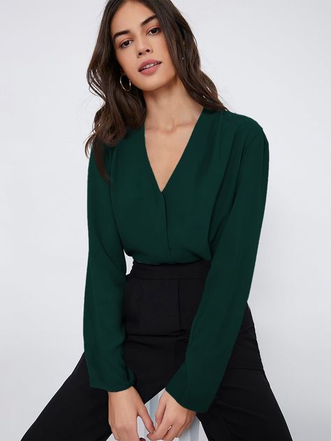 Green Blouse Outfit, Aerobic Outfits, Emerald Green Outfit, Green Shirt Outfits, Green Top Outfit, Dark Green Shirt, Dark Green Top, Work Outfits Frauen, Style Vert