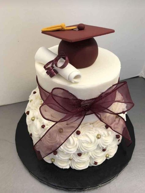 Maroon Graduation Cake, Maroon Graduation Party Decorations, College Graduation Cakes, Graduation Party Desserts, Graduation Party Cake, Senior Graduation Party, Graduation Party High, School Cake, Graduation Party Centerpieces