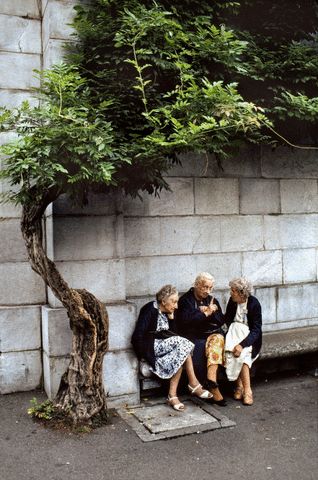 via GIPHY Steve Mccurry, We Are The World, Foto Art, Old People, People Of The World, Growing Old, Friends Forever, A Tree, Make Me Smile