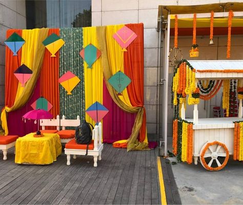 Colourful kites n drapes backdrop  for elegant sitting... #indianweddingblog #saree #designerblouse #teluguwedding #telugubride #tamilwedding #tamilbride #weddingbrigade #gorgeousbride #shopzters #shaadimagic #bridesessentials #ezwed #pellipoolajada #southindianbride #southindianwedding #templejewellery #southindianweddingdecor Mayo Stage Decoration, Kite Decor, Lohri Decor, Mehendi Theme, Lohri Decoration, Drapes Backdrop, Kite Decoration, Asian Wedding Decor, Mehendi Decor Ideas