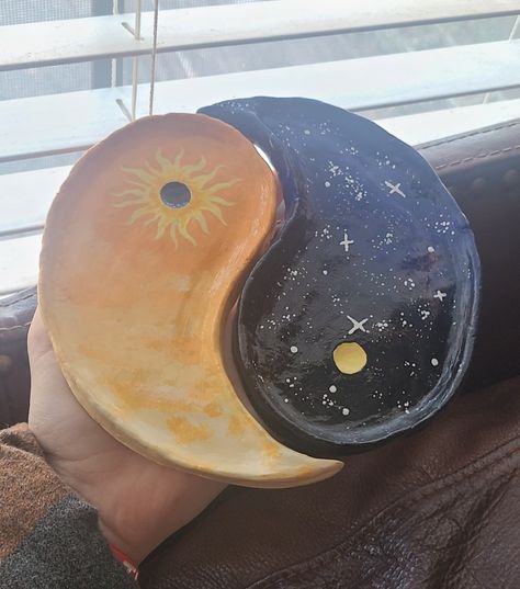 Sun And Moon Bowl, Yin Yang Clay Dish, Sun And Moon Ceramics Pottery, Trippy Pottery Ideas, Clay Key Bowl, Sun And Moon Clay Art, Diy Ashtray Clay Incense Holder, Ying Yang Clay, Sun And Moon Clay