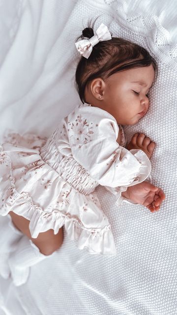 Arabella And Rose ™️ Est 2012 on Instagram: "Absolutely in Love with the Etta Romper 🤍🕊 Sweet baby Ella sleeping" Baby Tumblr, Baby Inspiration, Baby Fits, Cream Fabric, Soft Beige, Glossy Lips, Light Cream, Neutral Baby, Baby Photoshoot