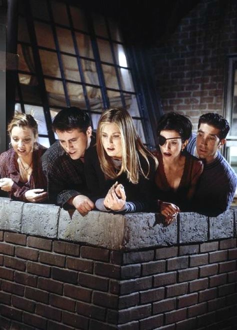 25 Things You Didn’t (or maybe did) Know About the Sets on “Friends” Monica Rachel, Friends 1994, Matt Leblanc, Friends Cast, David Schwimmer, Friends Tv Series, Ross Geller, Joey Tribbiani, Friends Moments