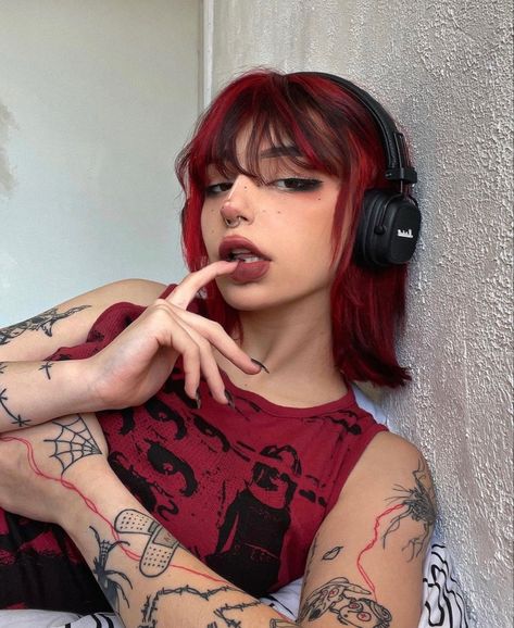 Egirl Inspo, Egirl Hair, Foto Glamour, Short Grunge Hair, Dyed Red Hair, Estilo Grunge, Dyed Hair Inspiration, Crazy Makeup, Dye My Hair