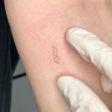 Small Tattoos Music Notes, Rest Symbol Tattoo, Rest Music Tattoo, Quarter Note Tattoo, Musical Rest Tattoo, Music Note Fine Line Tattoo, Rest Note Tattoo, Music Rest Tattoo, Piano Music Tattoo