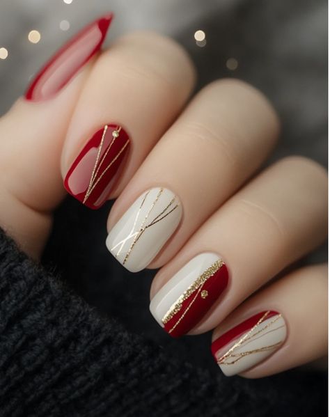 Winter Nails Red And Gold, White Red Gold Nails, Gold And Red Nails Christmas, Cute Festive Nails, Stylish Christmas Nails, Christmas Nails Stripes, Gel Nail Art Christmas, Gold Christmas Nail Art, Nails Cristhmas Ideas