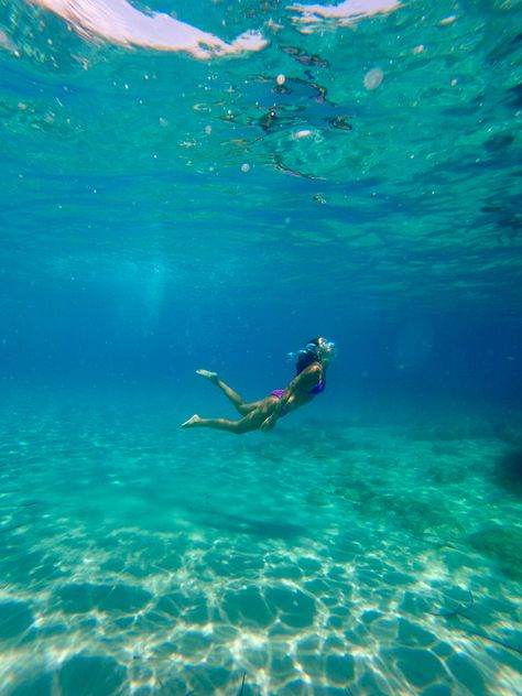 Swimming In The Ocean, Drømme Liv, Underwater Pictures, Ocean Girl, Summer Picture Poses, Photographie Inspo, Ocean Vibes, Summer 24, Summer Bucket