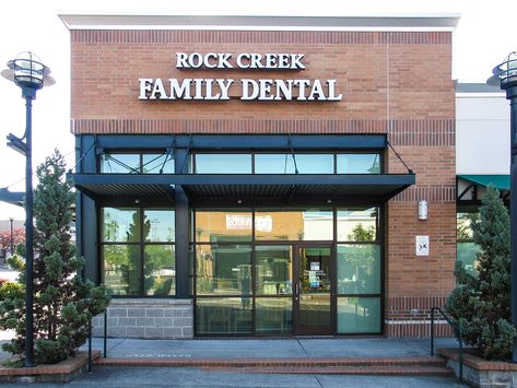 Dentist Exterior Design, Dental Office Design Exterior, Bloxburg Dentist Office, Vet Exterior, Dental Clinic Exterior Design, Hospital Exterior Design Facades, Clinic Exterior Design, Ortho Office, Medical Clinic Design