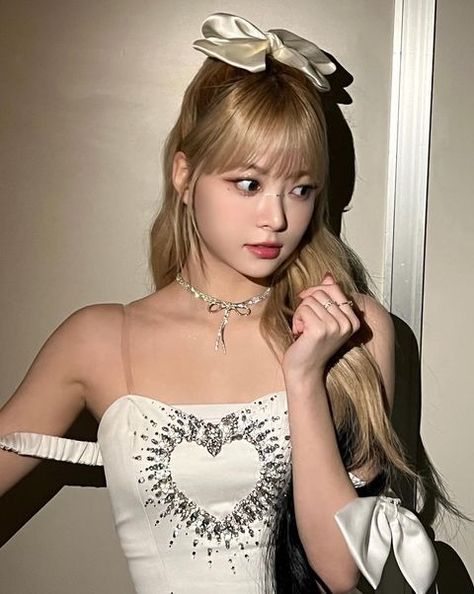 Bow Hairstyle, Pre Debut, December 31, Kpop Girl Groups, Instagram Update, Kpop Idol, South Korean Girls, K Pop, Kpop Girls