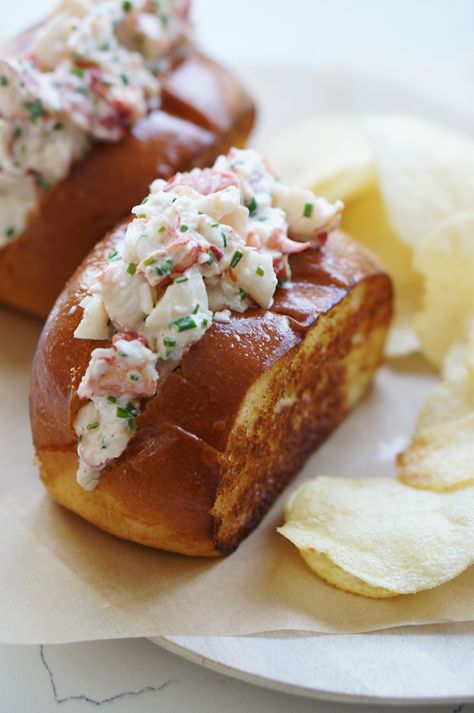 Seafood Sandwiches, Lobster Roll Recipes, Yummy Sandwiches, Seafood Meals, Lobster Trap, Night Recipes, Keto Bagels, Elegant Appetizers, Gourmet Sandwiches