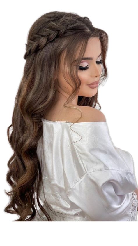 Hairstyle For Free Hair, Cuttings For Long Hair, Wedding Hair With Braid Down, Down Styles For Long Hair, Hairstyle Ideas Wedding, Half Up Hairstyles Wedding Guest, Wavy Hairstyles Braid, Hairstyles With Black Dress, Latest Hair Styles 2024