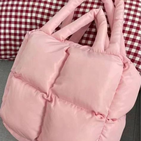 ﾟ☁︎｡ Puff shoulder bag ﾟ☾ ﾟ Price- 1260 + international shipping Shop from link in bio Takes 4-7 weeks to deliver once preorders submitted . . . . . . #coquette #bow #bowseason #koreanfashion #top #imported #aesthetic Cute Laptop Bags, Bow Season, Preppy Gifts, Playstation Controller, Pink Coffee, Baby Pink Aesthetic, Pink Square, Pink Tote Bags, Style Japanese