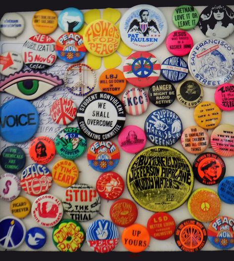 1960s Counter Culture, 70s Protest, 60s Protest, 60s Counter Culture, Protest Pins, Activist Art, Punk Fashion Diy, Social Democracy, Protest Posters