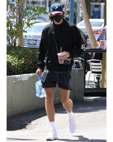 Menstreetfashion Menstyle Streetwear Athleisure Outfits Men, Celebrity Paparazzi, Safari Online, Gym Outfit Men, Mens Summer Outfits, Mens Casual Outfits Summer, Dope Outfits For Guys, Street Style Outfits Men, Mens Outfit Inspiration