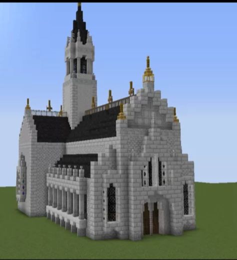 Minecraft Medieval Cathedral, Minecraft Chapel Ideas, Gothic Church Minecraft, Chapel Minecraft, Church Minecraft Ideas, Minecraft Church Interior, Bloxburg Church, Minecraft Chapel, Portal Architecture