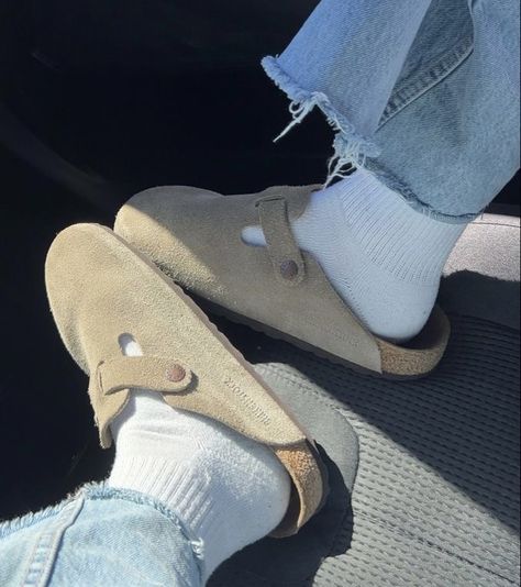 Boston Clogs Outfit, Clog Outfit, Boston Outfits, Birkenstock Clog, Boston Clogs, Birkenstock Men, Birkenstock Outfit, Clogs Outfit, Birkenstock Women