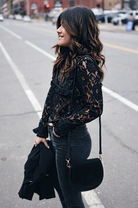 STYLING SNAKE PRINT Black Lace Blouse Outfit, Lace Top Outfit Ideas, Lace Blouse Outfit, Black Lace Top Outfit, Lace Shirt Outfit, Lace Top Outfit, Chic Spring Outfits, Top Outfit Ideas, Black Lace Shirt