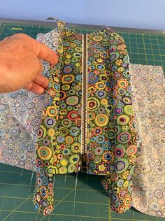 Finally!!! A Frankenbag Zipper Placket Tutorial – agilejack Purses To Sew Free Pattern, Small Duffle Bag Pattern Free, Frankenbag Pattern, Frankenbag Tutorial, Diy Handbag Patterns, Zippered Tote Bag Pattern, Zippered Tote Bag Tutorial, Placket Tutorial, Quilted Bag Patterns