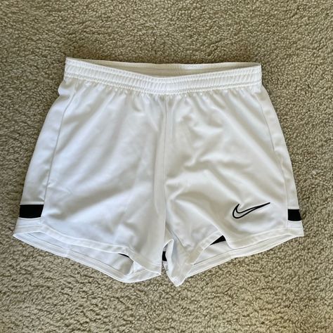 Nike Soccer Shorts Soccer Shorts Womens, Cute Soccer Shorts, Nike Shorts Aesthetic, Basketball Shorts Outfit Women Style, Birthday Wishlist Clothes, Nike Air Shorts, Soccer Fit, Basketball Shorts Outfit, Vintage Nike Shorts