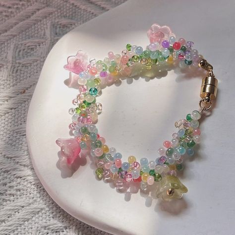 Spring garden beaded bracelet 🌿🌸#springfashion #bracelet #handmade #foryou #instafashion Cute Handmade Bracelets, Colorful Beaded Bracelets, Stylish Jewelry Accessories, Beaded Flowers Patterns, Bracelet Craft Diy, Diy Jewelry Unique, Bead Charms Diy, Diy Bracelets Patterns, Handmade Jewelry Tutorials