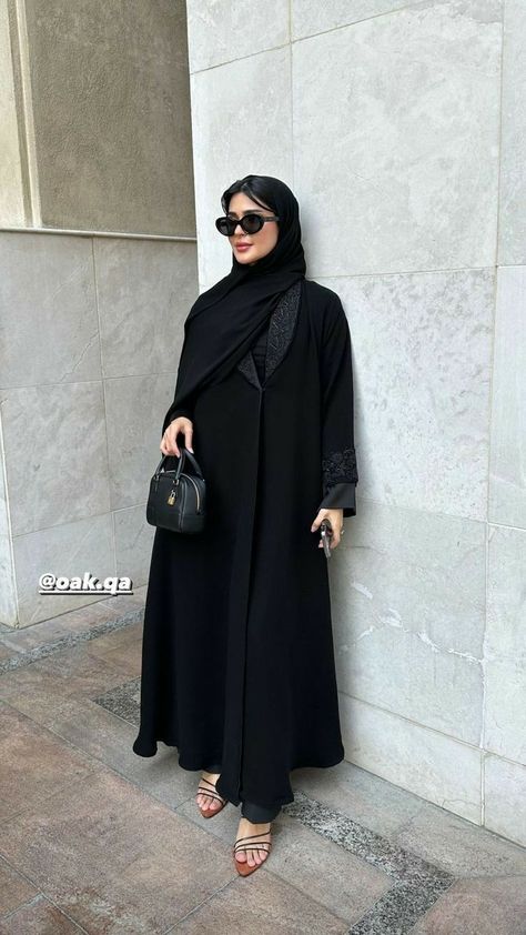 Black Abaya Aesthetic, Black Abaya Outfit, Abaya Fashion Black, Black Hijab Dress, Abaya Aesthetic, Abaya Designs Dubai, Black Abaya Designs, Mode Abayas, Abaya Designs Latest