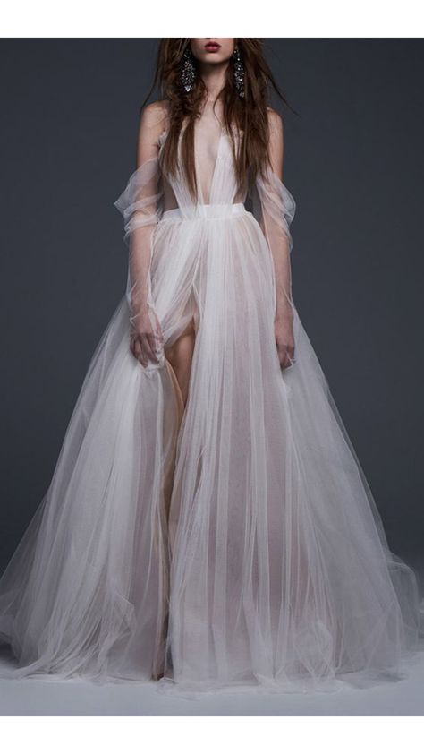 Wedding ideas and aesthetics (Einträge getaggt mit dress) Wedding Nightgown, Wedding Dresses Vera Wang, 파티 드레스, Beauty Dress, Gorgeous Gowns, Marchesa, Elie Saab, Beautiful Gowns, Vera Wang