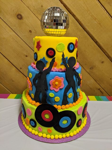 70s disco themed cake 70s Birthday Cake Ideas, 70s Themed Cake Ideas, Birthday Cake 70s Theme, 50th Birthday Cake 70s Theme, 70s Cake Ideas, Disco Themed Cake, 70s Birthday Cake, Disco Birthday Cake, 70s Cake