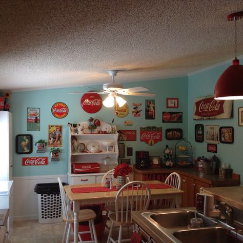 Our Coca-Cola vintage kitchen Coca Cola Kitchen Ideas, Coke Kitchen, Cocoa Cola, Coca Cola Kitchen, Moms Kitchen, Coca Cola Decor, Kitchen Theme, Coke Cola, Retro Diner