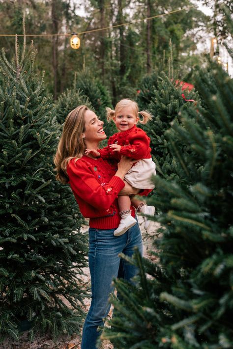 Holiday Sweaters - Julia Berolzheimer Xmas Tree Photoshoot, Christmas Mini Shoot Outfits, Christmas Outfit Pictures Family, Christmas Tree Farm Photo Shoot Mother Daughter, Casual Christmas Photos, Traditional Christmas Photoshoot, Rustic Christmas Photoshoot Outfits, Xmas Tree Farm Photo Shoot, Ugly Christmas Sweater Photoshoot