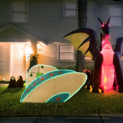 Christmas Deer Lights, Company Halloween, Unique Halloween Decorations, Alien Halloween, Alien Spacecraft, Halloween Products, Green Led Lights, Green Alien, Halloween Yard Decorations