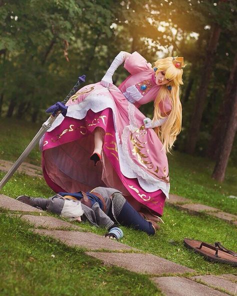 Cosplay Princess Peach, Princesa Peach Cosplay, Princess Peach Cosplay, Peach Cosplay, Super Mario Princess, Peach Mario, Mario Fan Art, Nintendo Princess, Princess Daisy