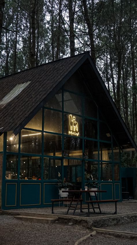 #somewhere #caught #cafe #forest Forest Cafe Aesthetic, Cafe In The Woods, Fantasy Cafe, Mountain Cafe, Forest Restaurant, Cafe Idea, Forest Cafe, Cafe Inspiration, Cafe Exterior