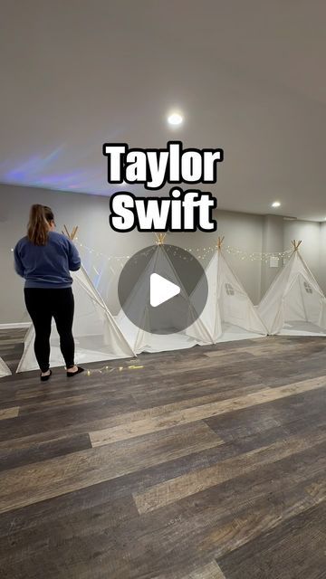 Sleepover Ideas 10-12, Sleepover Mattress Ideas, Fort Birthday Party Ideas, Sleep Over Tents Diy, Birthday Sleepover Themes, Taylor Swift Tent Sleepover, Preppy Fort Ideas, Diy Fort Indoor, Lover Taylor Swift Birthday Party