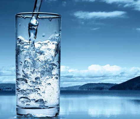 Storm in a glass of water Water Aesthetic, Water Pictures, Alkaline Water, Distilled Water, Business Coach, Water Filter, Drinking Water, The Picture, Pint Glass