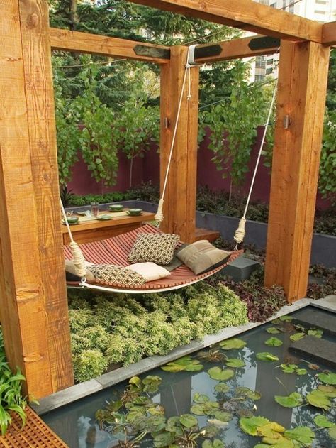 Ladder Ideas, Garden Ladder, Taman Diy, Sofa Santai, Modern Garden Furniture, Backyard Hammock, Jardim Diy, Backyard Swings, Hanging Beds