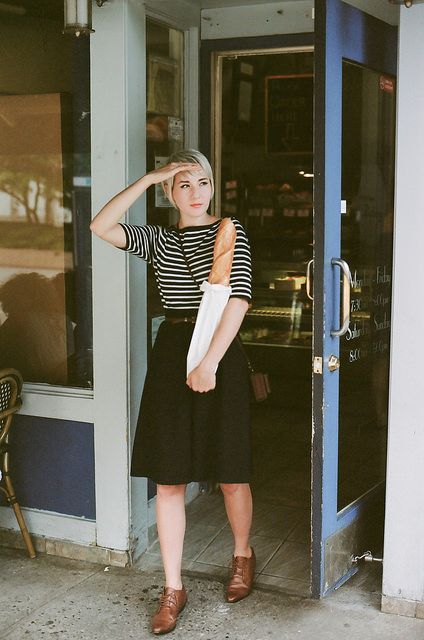 Oxford Shoes And Dress Outfit, Skirt With Oxford Shoes, Dress With Oxfords, Brown Oxford Shoes Outfit, Outfits With Oxford Shoes, Knee Length Skirt Outfit, Parisian Bakery, Stripes Skirt, Skirt Boots