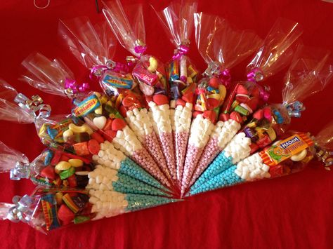 Party sweet cones Mukhwas Packing Ideas, Sweetie Cones, Diy Party Food, Food Wedding Favors, Candy Cone, Indian Wedding Favors, Wedding Gift Pack, Bollywood Party, Desi Wedding Decor