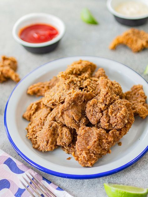 Vegan Kfc, Vegan Chicken Recipes, Oyster Mushroom Recipe, Vegan Fried Chicken, Vegan Fries, Mushroom Recipe, Vegan Chicken, Oyster Mushroom, Sweet Chilli Sauce