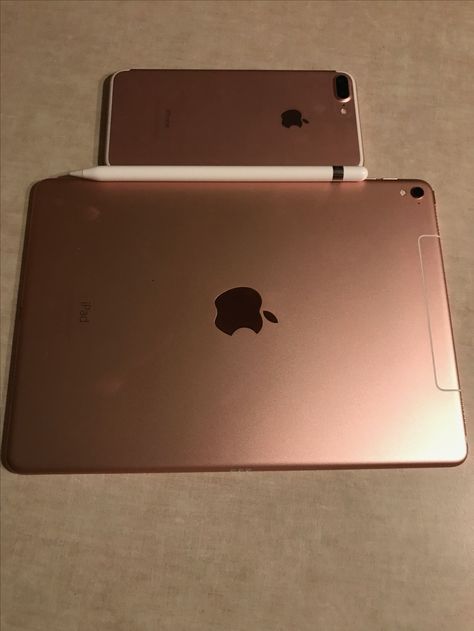 Iphone 7Plus and IPad Pro Rose Gold ❤️ Ipad Pro Rose Gold, Rose Gold Ipad, Apple Products, Ipad Pro, Macbook, Ipad, Bedroom Decor, Mac, Laptop