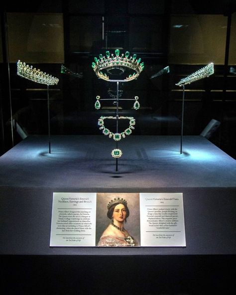 Display of Queen Victoria's Emerald Tiara and Jewels at Kensington Palace #queenvictoria #victoria #jewels #tiara #emerald… Historical Crowns, Emerald Tiara, Instagram Display, Royal Family Jewels, Beautiful Crowns, British Crown Jewels, Queen Victoria Prince Albert, Royal Crown Jewels, Princess Louise