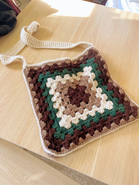 Simple Granny Square Crochet Tote, Brown Granny Square Bag, Single Granny Square Bag, Granny Square Brown, Dark Granny Square, Forest Granny Square, Brown Granny Square Blanket, Brown And Green Crochet, Granny Square Tote Bag Pattern