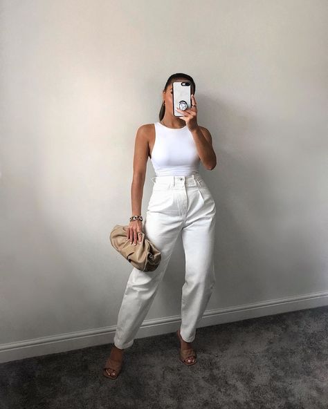 f442d33fa06832082290ad8544a8da27desc49000480ri Outfit Capsule, Work Fits, White Jeans Outfit, Classy Casual, Modieuze Outfits, Business Casual Outfits, Work Attire, Mode Inspiration, Mode Style