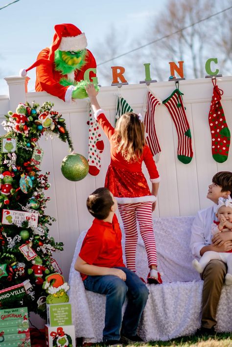 Grinch Family Photos, Grinch Photoshoot Backdrop, The Grinch Photoshoot, Grinch Picture Ideas, Grinch Christmas Photoshoot, Grinch Photo Shoot, Grinch Yard Decorations, Diy Photo Backdrop, Photoshoot Backdrops