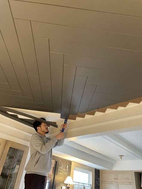 Black Bedroom Wood Ceiling, Herringbone Tray Ceiling, Herringbone Ceiling Ideas, Diy Tray Ceiling Ideas, Black Hallway Ceiling, Herringbone Wood Ceiling, Herringbone Ceiling Wood, Entry Ceiling Ideas, Black Shiplap Ceiling