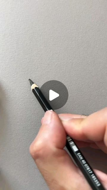 Ezio Lia on Instagram: "Une astuce pour dessiner un œil ultra réaliste 😉. #dessin #facile #debutant #apprendre #tuto #tutorial #oeil #drawing #draw #easy #learn #beguiner" To Draw Easy, Realstick Drawing, Pencil Sketches Easy Cute, Realistic Paintings Easy, How To Make Eyes Drawing, Learn To Draw For Beginners Step By Step, Pencil Portrait Drawing Easy, Cool Ideas For Drawing, How To Draw A Lips