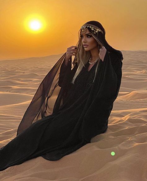 Dubai Desert Outfit, Desert Fashion Photography, Desert Outfit Ideas, Desert Photoshoot Ideas, Dubai Outfit, Desert Outfit, Desert Photoshoot, Dubai Outfits, Desert Photography