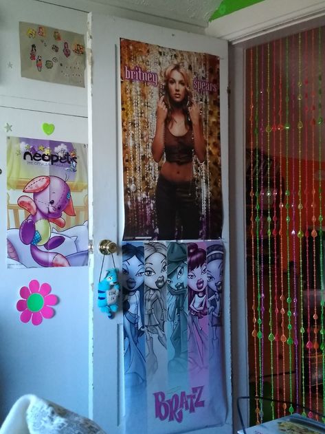 early 2000s classic bedroom Early 2000s Bedroom, 2000s Bedroom Aesthetic, Early 2000s Room, 2000s Room Decor, Y2k Bedroom Aesthetic, 2000s Bedroom, Room Y2k, 2000s Room, Y2k Bedroom