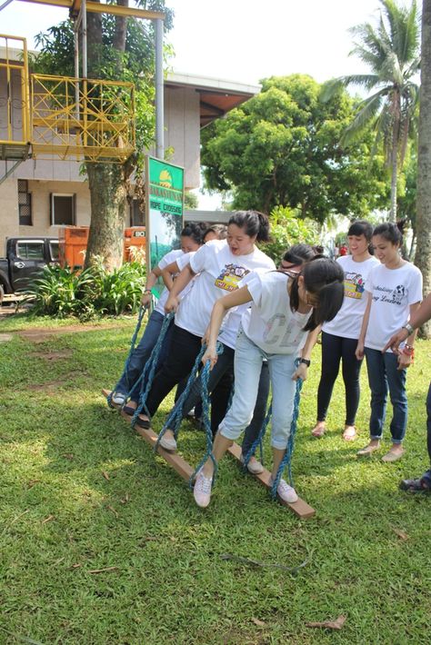 group game at Bakasyunan Resort Tanay Relay Races For Teens, Teen Group Games, Relay Race Games, Relay Games, Kids Olympics, Teen Ministry, Youth Work, Youth Conference, Reunion Games