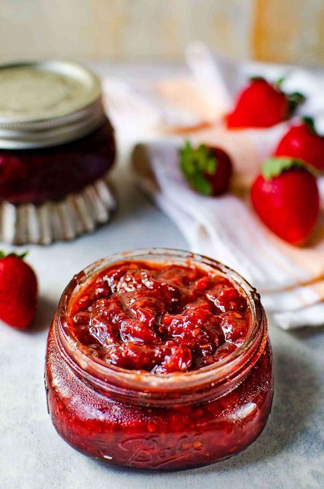 The Best Strawberry Chilli Relish - Sweet strawberries with a kick of spice and fruity tanginess. Make it as a thick relish spread, or a sauce and can be used as anything from a spread to a BBQ sauce! Chilli Relish, Relish Sauce, Relish Recipes, Jam And Jelly, Sweet Chilli, Chutney Recipes, Jam Recipes, Strawberry Jam, Strawberry Recipes